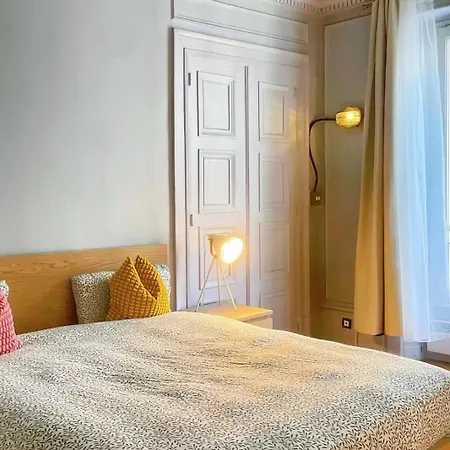 Apartment Un Grand 3p Haussmannien Situe A Cote Des Galeries Lafayette