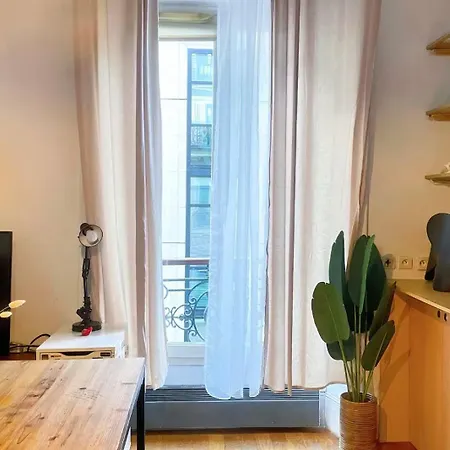 Apartment Un Grand 3p Haussmannien Situe A Cote Des Galeries Lafayette *